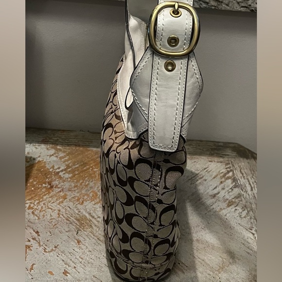 Vintage Coach Two tone Cream Tan Leather Shoulder Bag - Picture 4 of 17